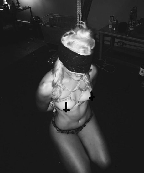 alittle vampy star erotic photo