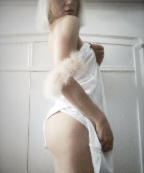 alittle vampy star naked pictures