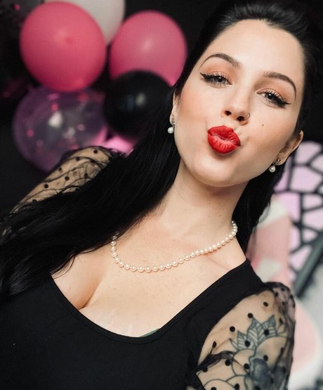 Punkqueenxoxo star pretty pictures