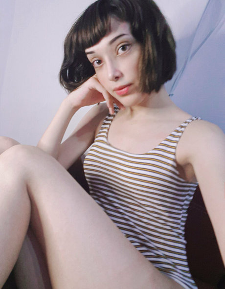 oyku pembe sex actress image