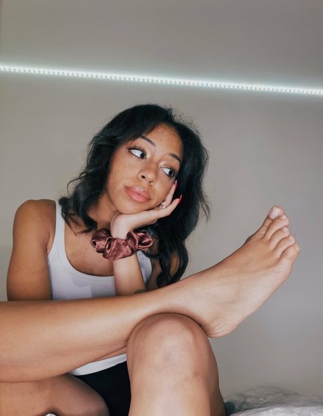 feetofmelanie adult model img