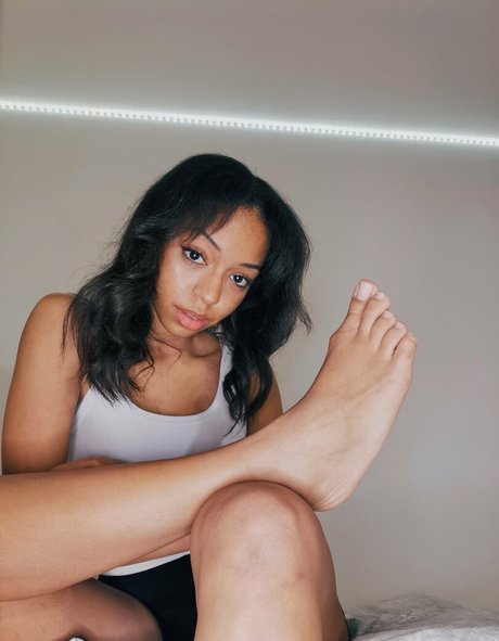 feetofmelanie perfect model photos