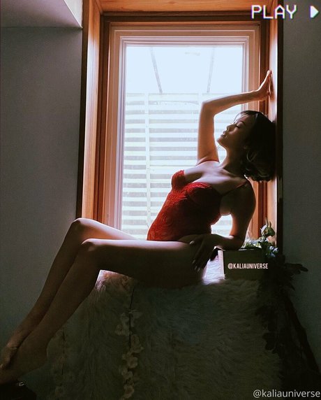 kaliauniverse model hot pics