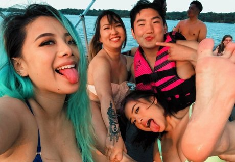 flat chested onlyfans pretty gallery