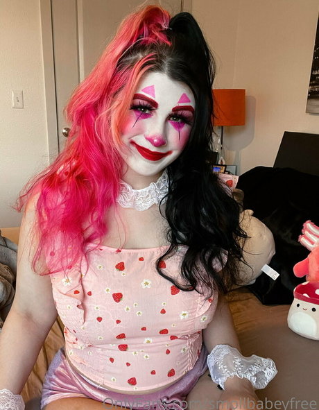 smollbabeyfree model erotic gallery