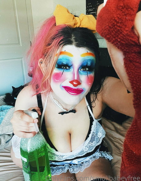 smollbabeyfree erotic model picture