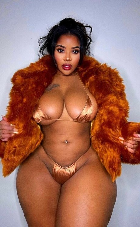 Briannaamor model hd images