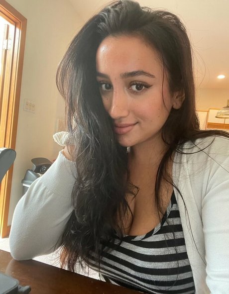 Nikki Geeks sexy model archive