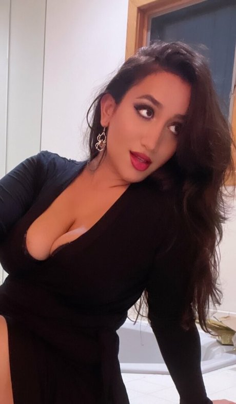 Nikki Geeks beautiful star pic