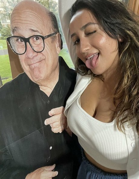 Nikki Geeks pornstar erotic photo