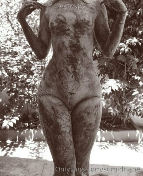 SumiDriane beautiful model image