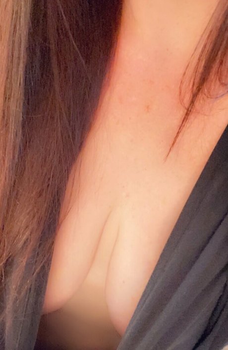 Rachierach429 model nude photo