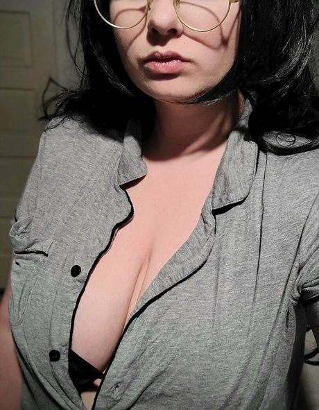 notsafeforcon model nudes picture