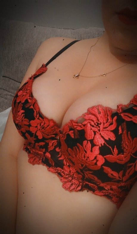 sluttymilfsophia model nice picture