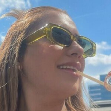 Sweetsammie model adult pic