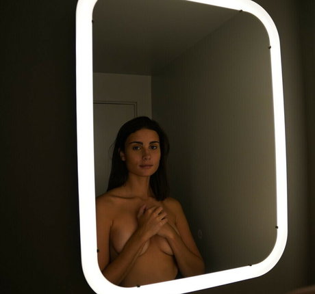 Ariannelayer model hd photos