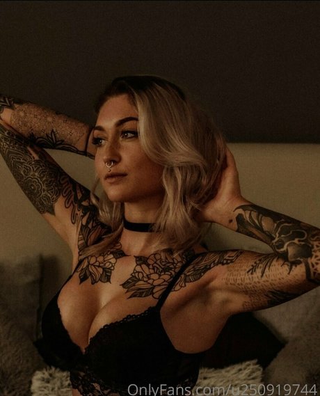 sarahmeeeow perfect pornstar img