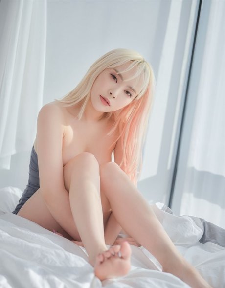 _Dami adult model images