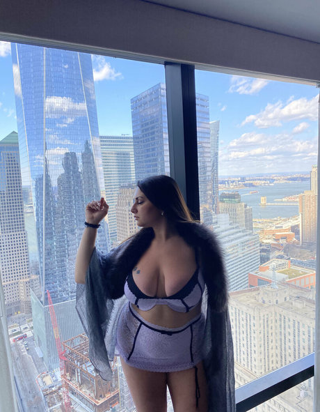 xeniahelleincgoddess sexy pornstar picture