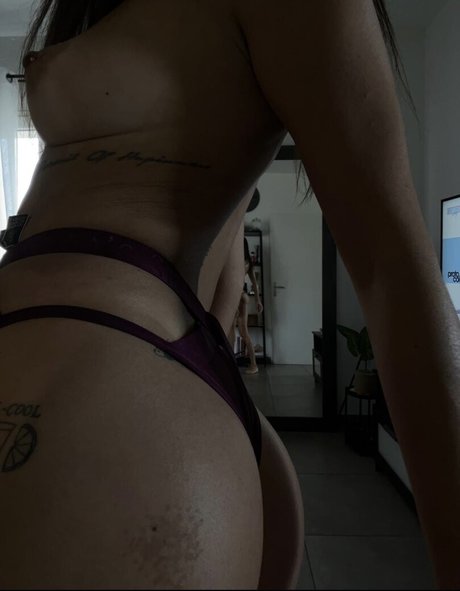 Julie Bertin star erotic picture