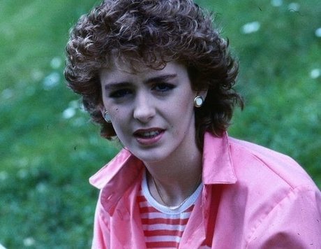 Yvette Fielding naked star picture