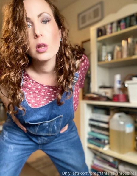 Pregnant English Rose xxx model photos