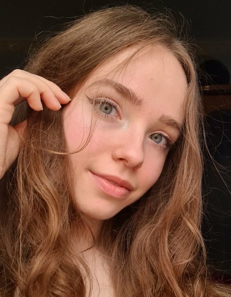 Rinna Ly porn model pics