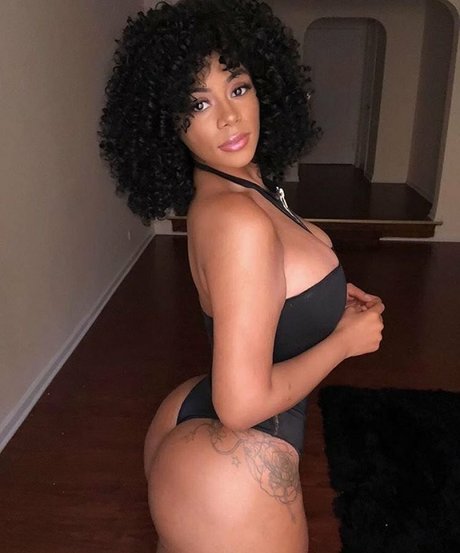 Strella Katt nude model gallery