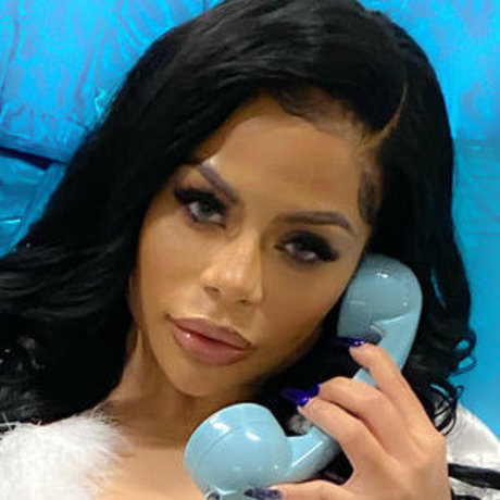 Strella Katt model high quality images