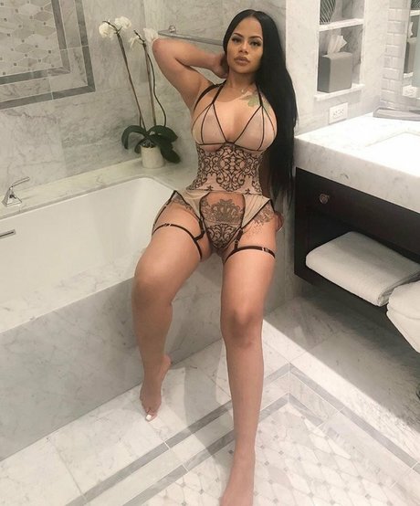 Strella Katt high quality model picture