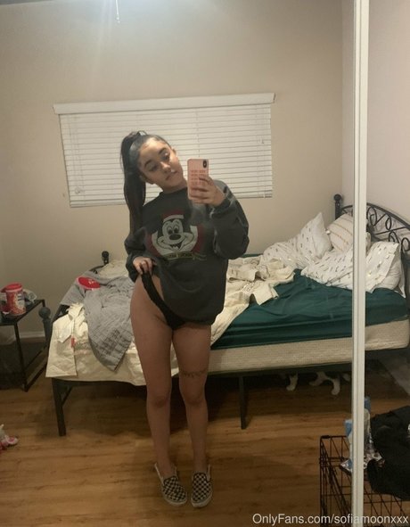 sofiamoonxxx xxx model galleries