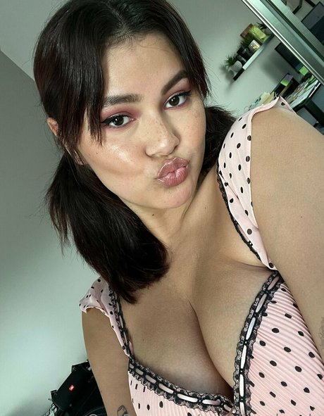 spiralingxlonely art model pic