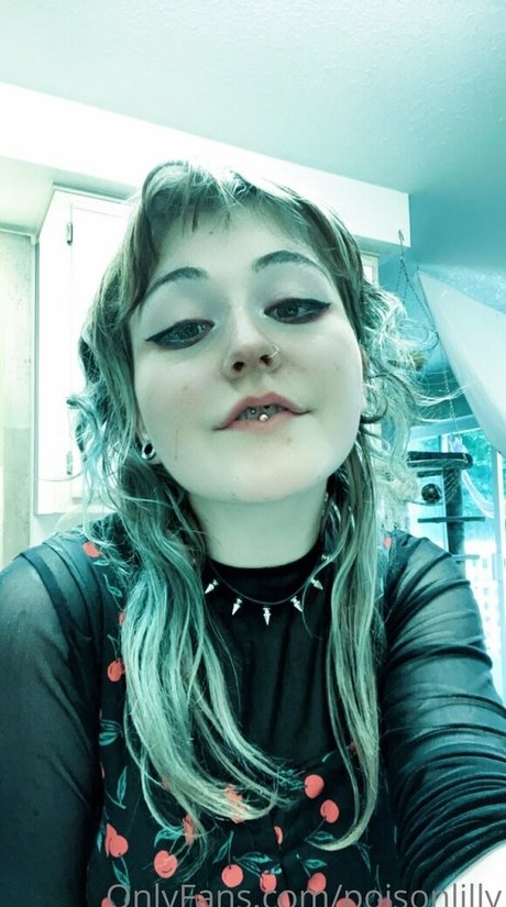 poisonlilly nudes model images