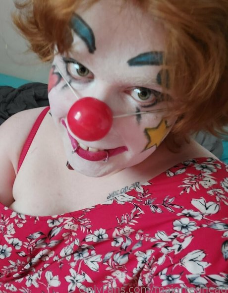 majorredhead model hot image