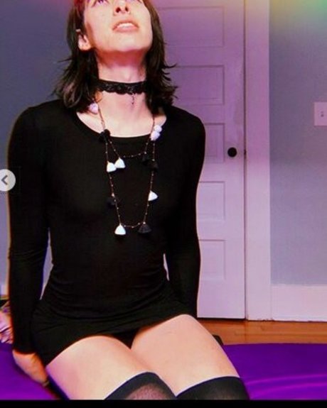 Ashley Adamson pretty actress pictures