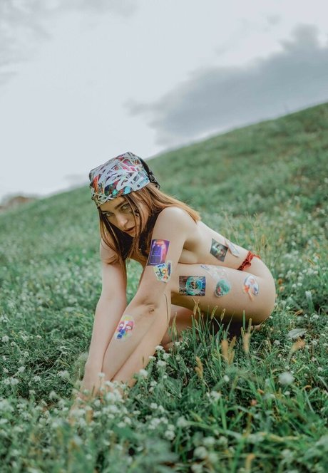 petite girls onlyfans top photos