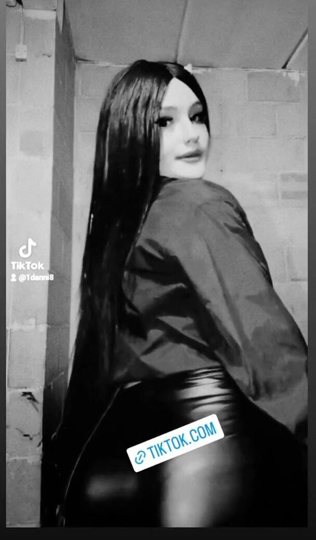 soy danni18 nude model archive