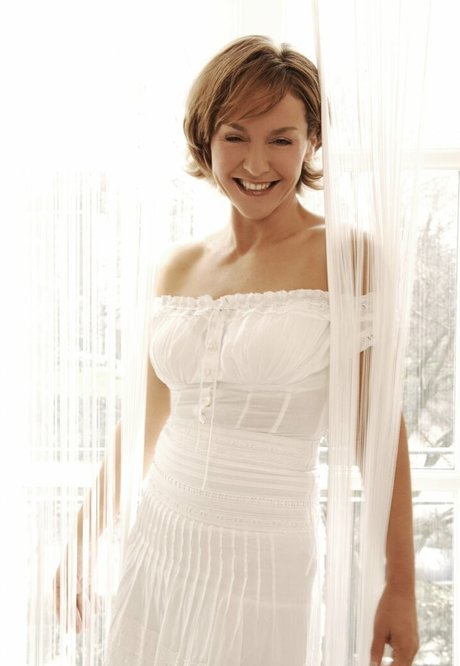 Amanda Burton hd star photos