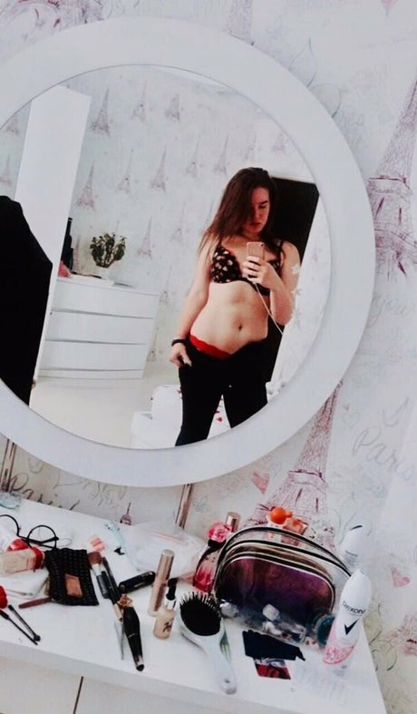 bella sun_ erotic model pics