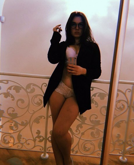 bella sun_ free model picture