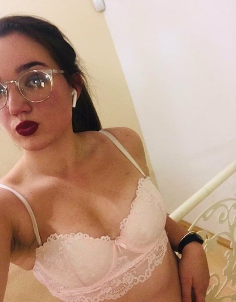 bella sun_ nudes model photo