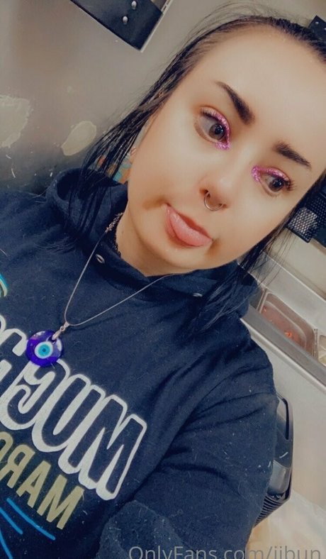 iibun model erotic photos