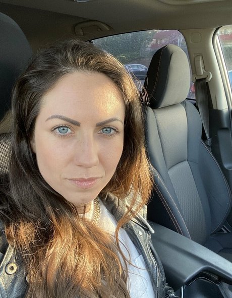 freequinnlivid model art pic