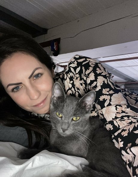 freequinnlivid star sexy gallery