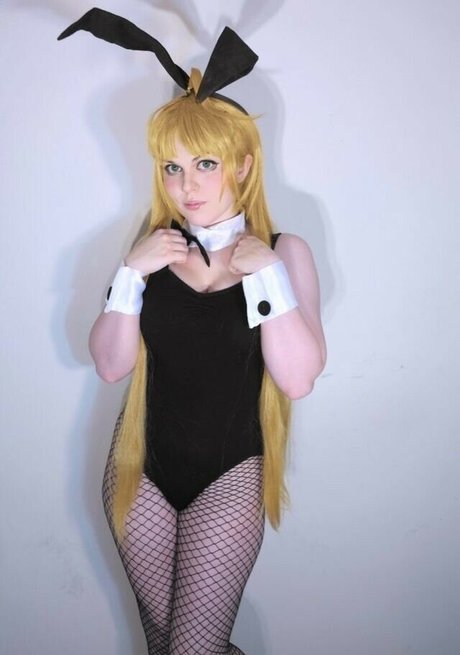 Abi Aikou sexy actress pictures