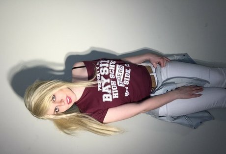 Abi Aikou Photo Gallery