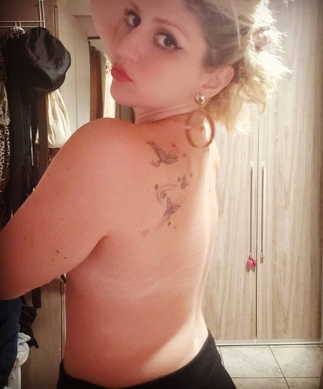 JeitoKaren sexy star picture