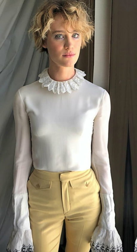 Mackenzie Davis nude actress photos