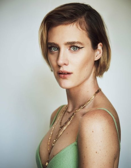 Mackenzie Davis pornstar top pic