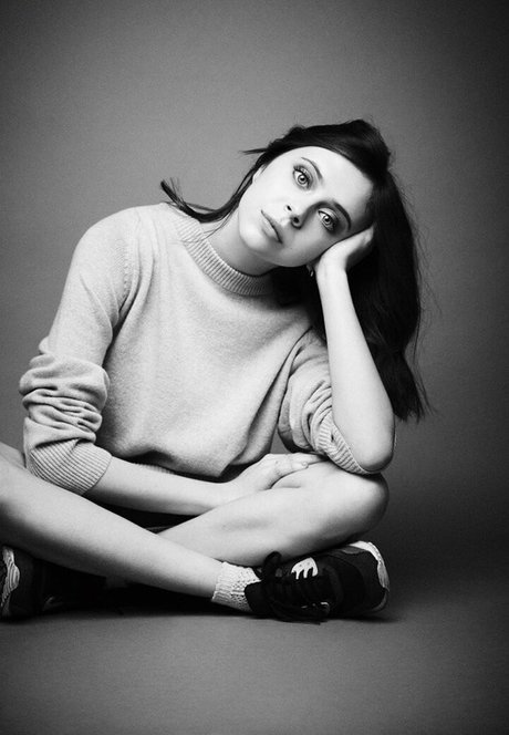 Bel Powley art model photo
